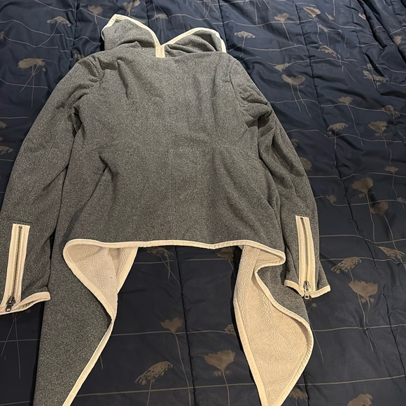 Lululemon Presence of Mind Jacket Polar Cream - size 10 - Picture 16 of 16